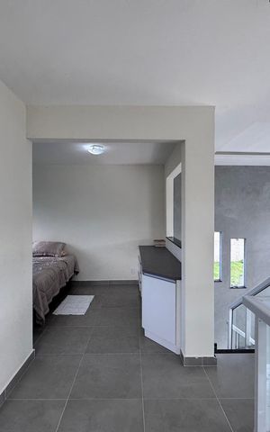 Casa de condomínio à venda com 180m², 3 quartos e 2 vagas Casa de condomínio à venda com 180m², 3 quartos e 2 vagasQuarto / Sala de Tv
