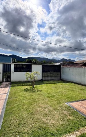 Casa de condomínio à venda com 180m², 3 quartos e 2 vagas Casa de condomínio à venda com 180m², 3 quartos e 2 vagasÁrea externa