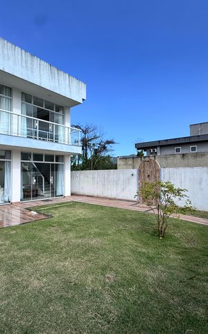 Casa de condomínio à venda com 180m², 3 quartos e 2 vagas Casa de condomínio à venda com 180m², 3 quartos e 2 vagasÁrea externa