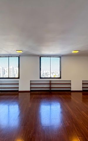 Apartamento para alugar com 135m², 3 quartos e 1 vaga