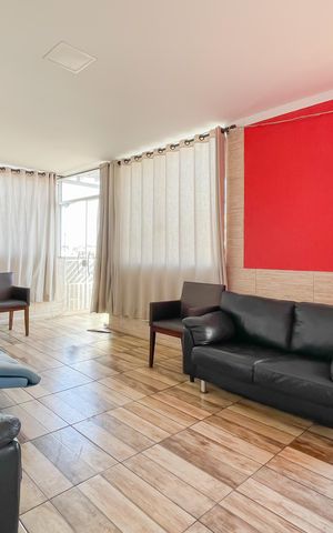 Casa à venda com 360m², 2 quartos e 3 vagas Casa à venda com 360m², 2 quartos e 3 vagasSala