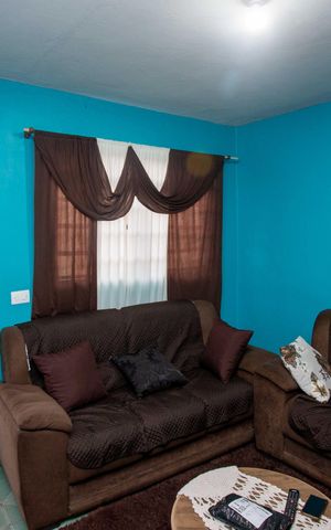 Casa à venda com 197m², 4 quartos e 2 vagasSala