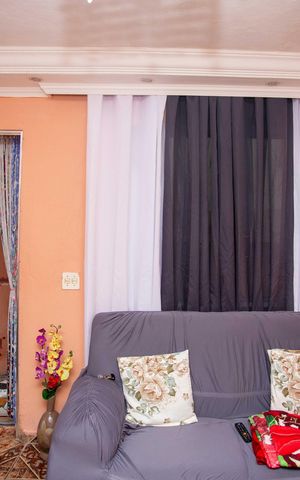 Casa à venda com 197m², 4 quartos e 2 vagasCasa 2 - Sala