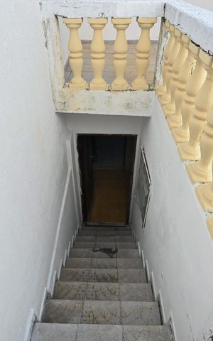 Casa para alugar com 80m², 2 quartos e 1 vagaEscada 