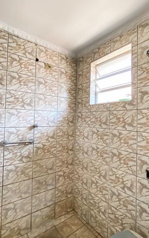 Casa à venda com 252m², 2 quartos e 2 vagasBanheiro 