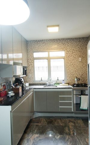 Apartamento à venda com 70m², 2 quartos e 2 vagas Apartamento à venda com 70m², 2 quartos e 2 vagasCozinha