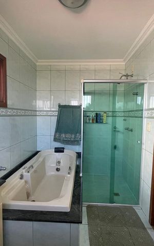Casa à venda com 250m², 4 quartos e 2 vagas