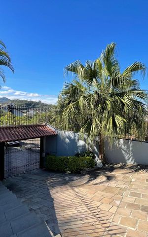 Casa à venda com 250m², 4 quartos e 2 vagas