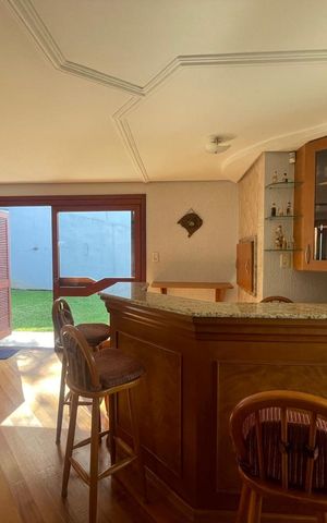 Casa à venda com 250m², 4 quartos e 2 vagas
