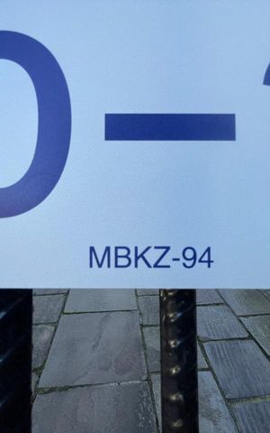 Casa à venda com 250m², 4 quartos e 2 vagas Casa à venda com 250m², 4 quartos e 2 vagasPlaca instalada em 07/08/2026 com o código MBKZ-94