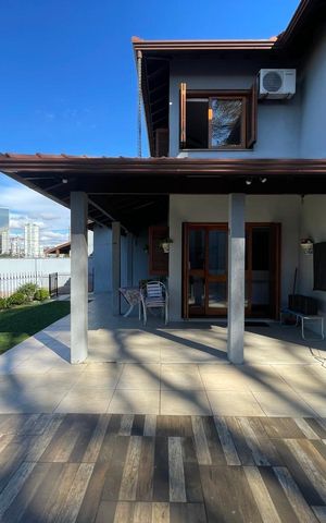 Casa à venda com 250m², 4 quartos e 2 vagas