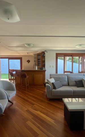 Casa à venda com 250m², 4 quartos e 2 vagas