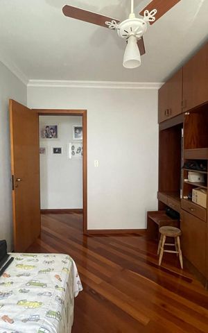 Casa à venda com 250m², 4 quartos e 2 vagas