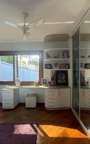 Casa à venda com 250m², 4 quartos e 2 vagas