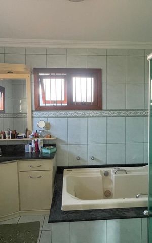 Casa à venda com 250m², 4 quartos e 2 vagas