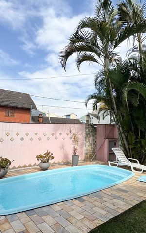 Casa à venda com 257m², 3 quartos e 3 vagas Casa à venda com 257m², 3 quartos e 3 vagasÁrea - Piscina