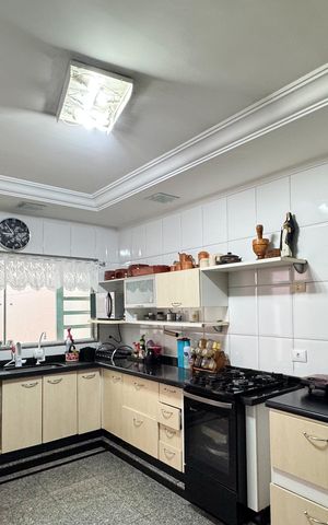 Casa à venda com 257m², 3 quartos e 3 vagas Casa à venda com 257m², 3 quartos e 3 vagasCozinha
