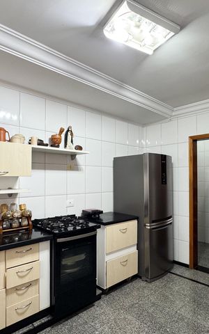 Casa à venda com 257m², 3 quartos e 3 vagas Casa à venda com 257m², 3 quartos e 3 vagasCozinha