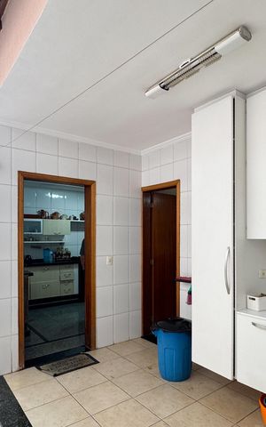 Casa à venda com 257m², 3 quartos e 3 vagas Casa à venda com 257m², 3 quartos e 3 vagasÁrea de Serviço
