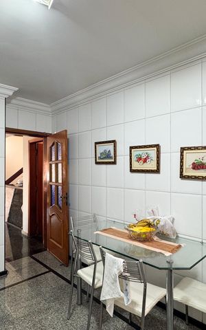 Casa à venda com 257m², 3 quartos e 3 vagas Casa à venda com 257m², 3 quartos e 3 vagasCozinha