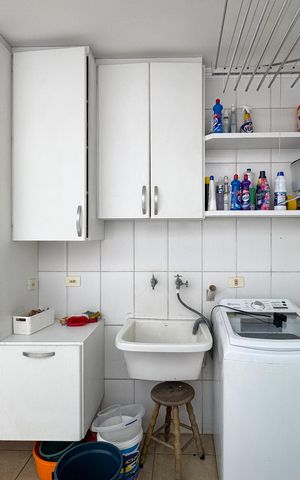 Casa à venda com 257m², 3 quartos e 3 vagas Casa à venda com 257m², 3 quartos e 3 vagasÁrea de Serviço
