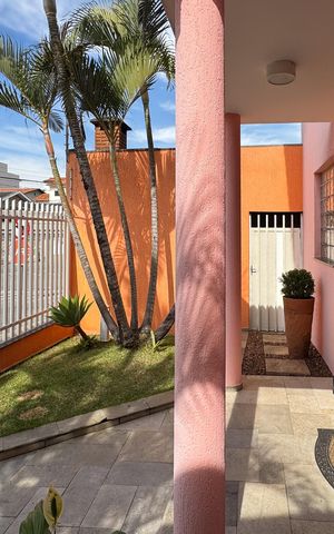 Casa à venda com 257m², 3 quartos e 3 vagas Casa à venda com 257m², 3 quartos e 3 vagasEntrada