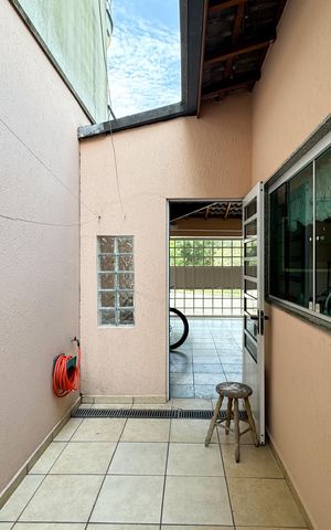 Casa à venda com 257m², 3 quartos e 3 vagas Casa à venda com 257m², 3 quartos e 3 vagasQuintal