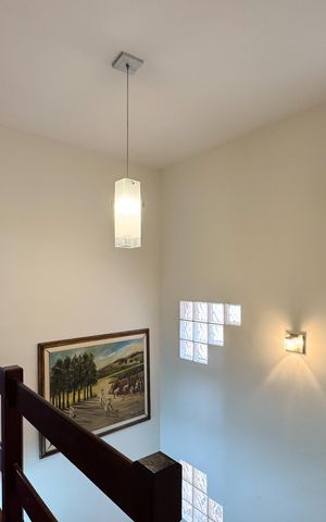 Casa à venda com 257m², 3 quartos e 3 vagas Casa à venda com 257m², 3 quartos e 3 vagasAcesso - Quartos