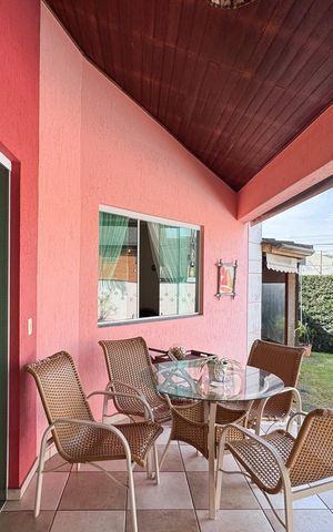Casa à venda com 257m², 3 quartos e 3 vagas Casa à venda com 257m², 3 quartos e 3 vagasVaranda