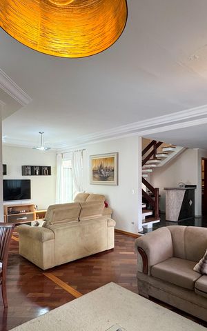 Casa à venda com 257m², 3 quartos e 3 vagas Casa à venda com 257m², 3 quartos e 3 vagasSala