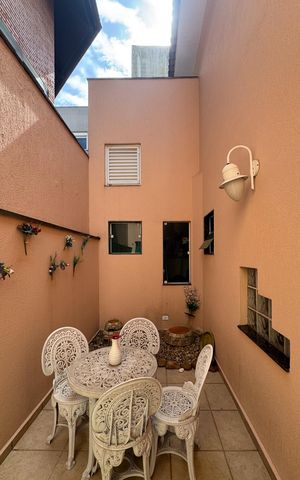 Casa à venda com 257m², 3 quartos e 3 vagas Casa à venda com 257m², 3 quartos e 3 vagasJardim de Inverno