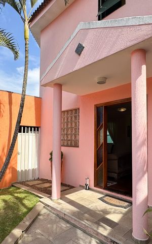 Casa à venda com 257m², 3 quartos e 3 vagas Casa à venda com 257m², 3 quartos e 3 vagasEntrada