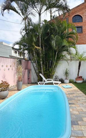 Casa à venda com 257m², 3 quartos e 3 vagas Casa à venda com 257m², 3 quartos e 3 vagasÁrea - Piscina
