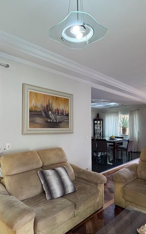 Casa à venda com 257m², 3 quartos e 3 vagas Casa à venda com 257m², 3 quartos e 3 vagasSala