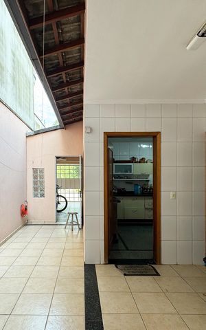 Casa à venda com 257m², 3 quartos e 3 vagas Casa à venda com 257m², 3 quartos e 3 vagasÁrea de Serviço