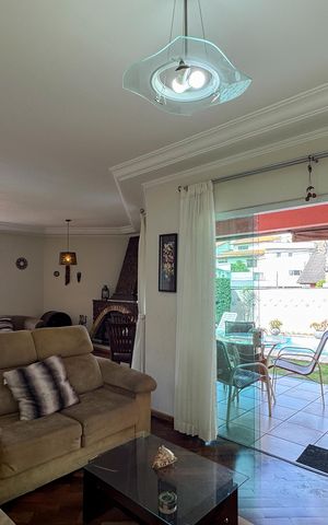 Casa à venda com 257m², 3 quartos e 3 vagas Casa à venda com 257m², 3 quartos e 3 vagasSala