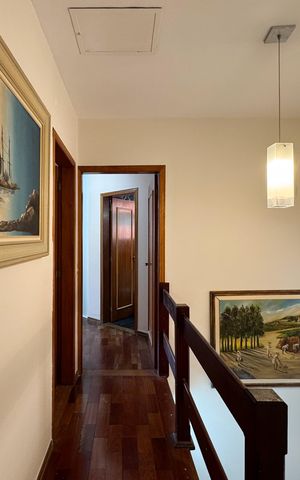 Casa à venda com 257m², 3 quartos e 3 vagas Casa à venda com 257m², 3 quartos e 3 vagasAcesso - Quartos