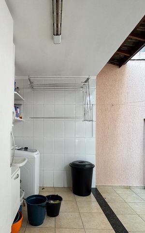 Casa à venda com 257m², 3 quartos e 3 vagas Casa à venda com 257m², 3 quartos e 3 vagasÁrea de Serviço