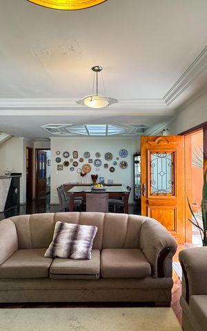 Casa à venda com 257m², 3 quartos e 3 vagas Casa à venda com 257m², 3 quartos e 3 vagasSala