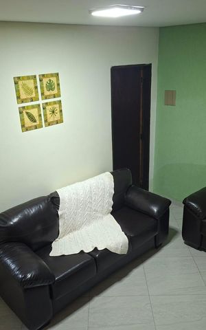 Casa à venda com 220m², 4 quartos e 2 vagas Casa à venda com 220m², 4 quartos e 2 vagasSala