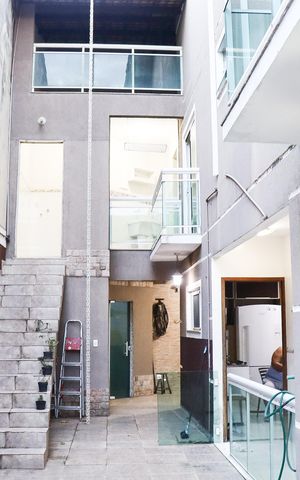 Casa para alugar com 425m², 5 quartos e 2 vagas