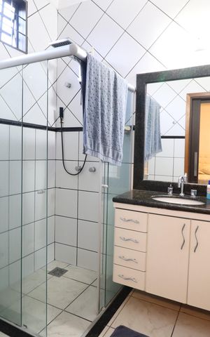Casa para alugar com 100m², 4 quartos e 3 vagasBanheiro do Quarto 4