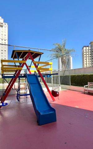 Apartamento para alugar com 220m², 3 quartos e 2 vagas Apartamento para alugar com 220m², 3 quartos e 2 vagasÁrea comum - Playground