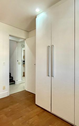 Apartamento para alugar com 220m², 3 quartos e 2 vagas Apartamento para alugar com 220m², 3 quartos e 2 vagasQuarto