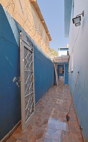 Casa para alugar com 100m², 2 quartos e 2 vagasCorredor