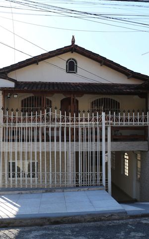 Casa para alugar com 360m², 4 quartos e 1 vagaFachada