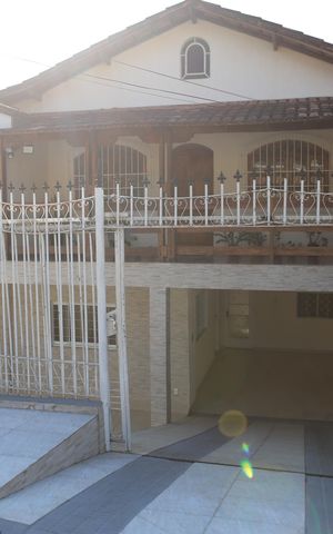 Casa para alugar com 360m², 4 quartos e 1 vagaFachada