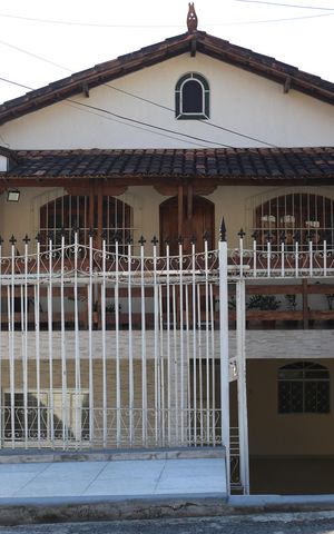 Casa para alugar com 360m², 4 quartos e 1 vagaFachada