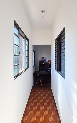 Casa à venda com 141m², 4 quartos e 2 vagas Casa à venda com 141m², 4 quartos e 2 vagascorredor