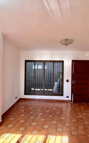 Casa para alugar com 140m², 3 quartos e 3 vagas Casa para alugar com 140m², 3 quartos e 3 vagasSala